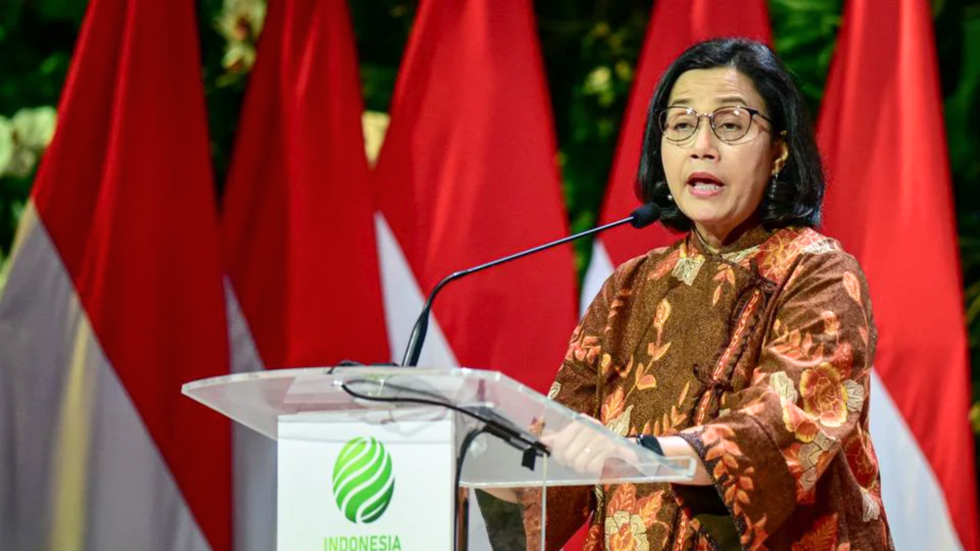 Menteri Keuangan Sri Mulyani memberikan paparan saat menjadi pembicara utama pada acara Indonesia International Sustainability Forum (ISF) 2024 di Jakarta Convention Center (JCC), Senayan, Jakarta, Jumat (6/9/2024).